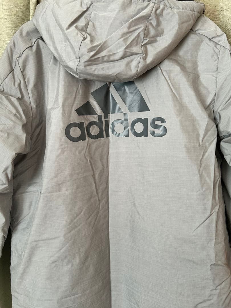 《新品》adidas ベンチコート CZ0623 グレー Lサイズ