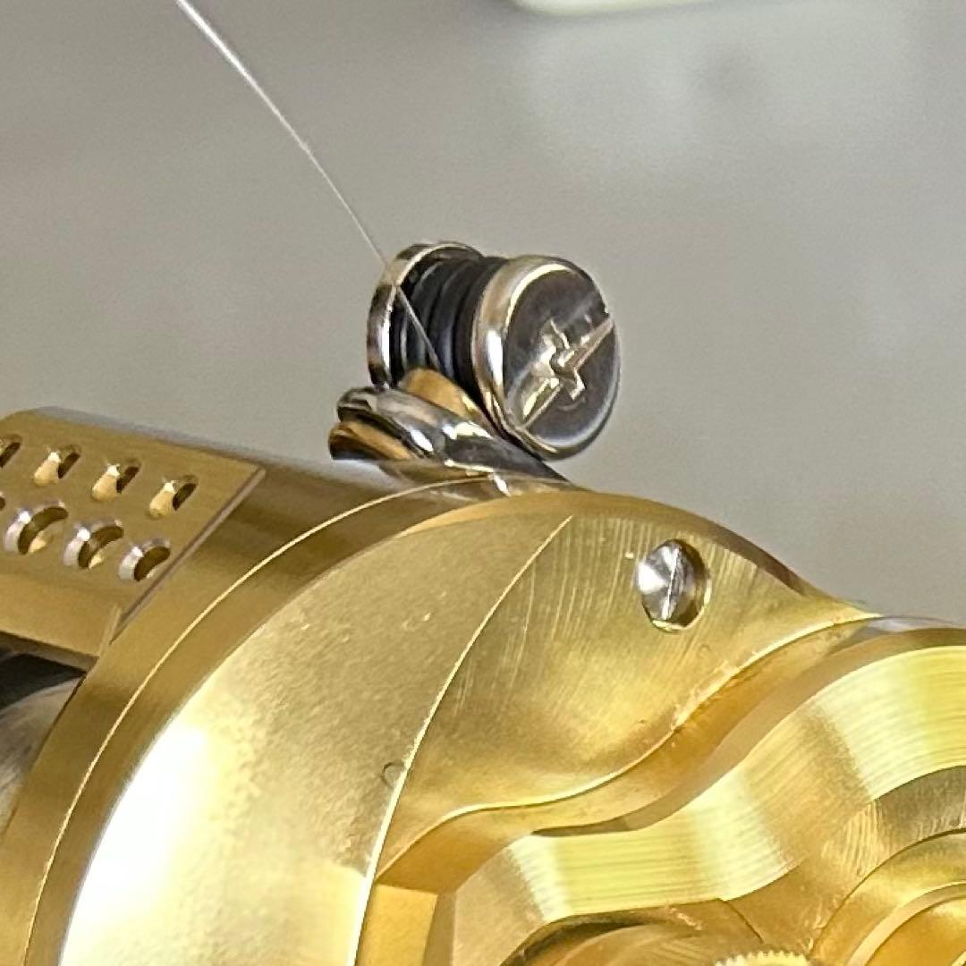 新品　シマノ ベイト 21 カルカッタコンクエスト 100（右ハンドル）