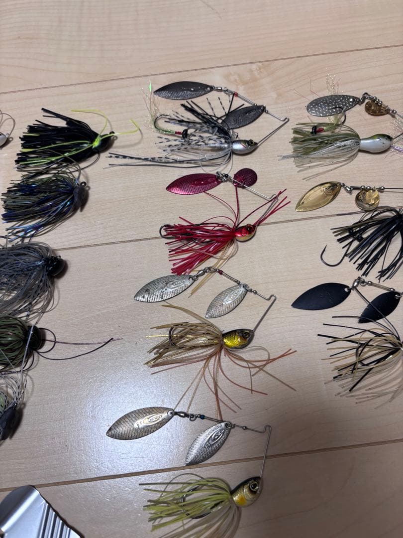 スピナーベイト、バスベイト、ラバージグ等(全23個)収納ケース付き