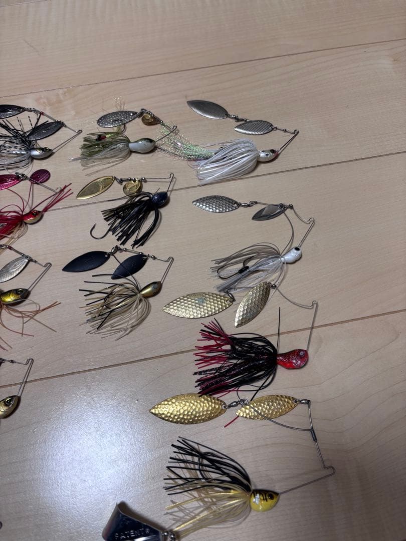 スピナーベイト、バスベイト、ラバージグ等(全23個)収納ケース付き