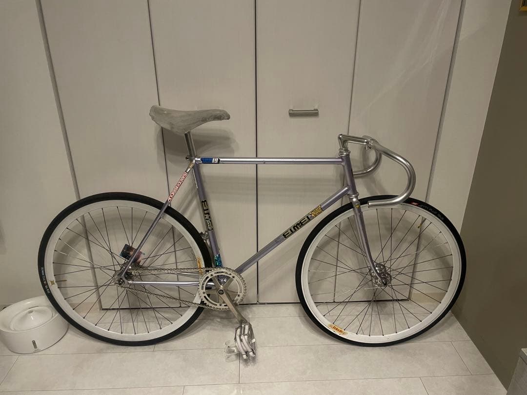 Velocity deep v ホワイト