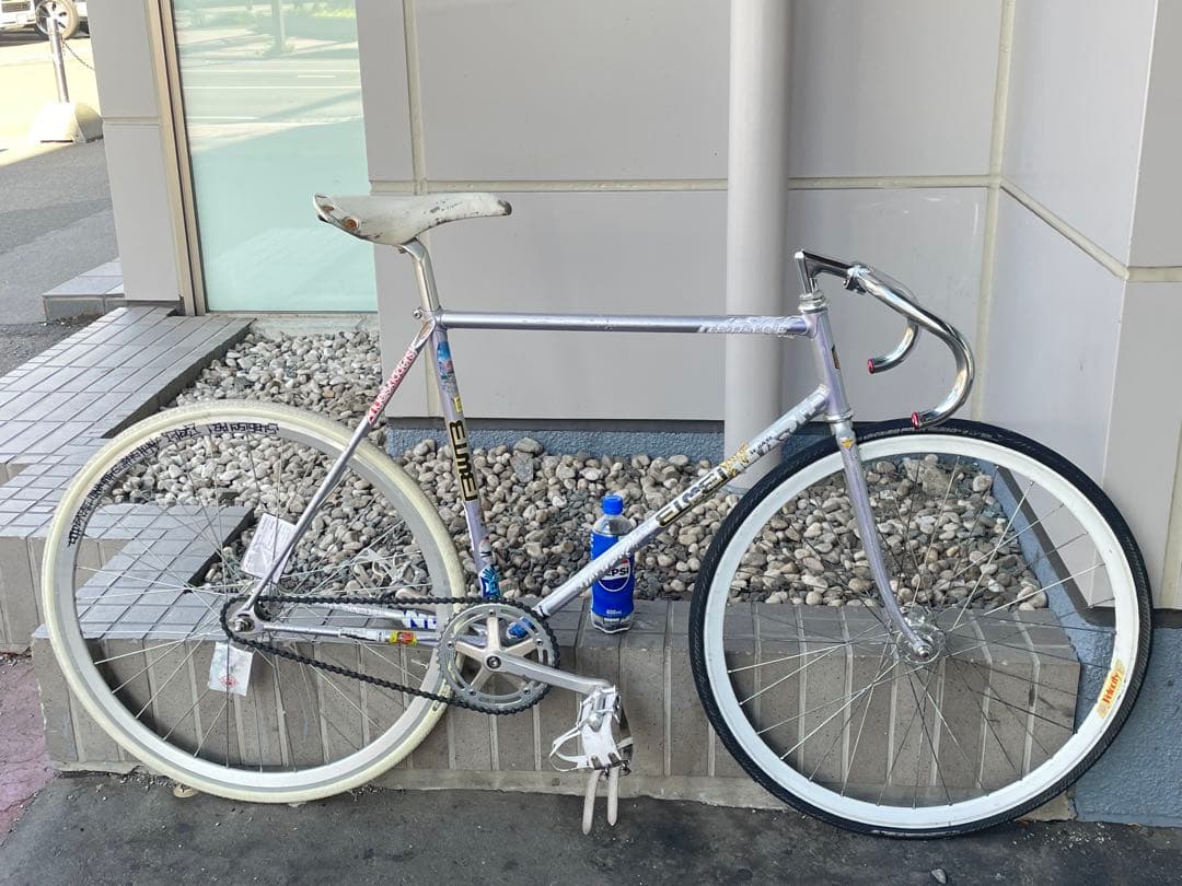 Velocity deep v ホワイト