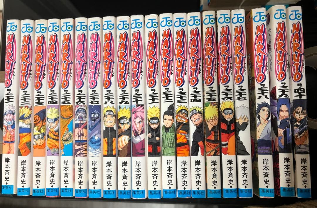 全72巻のNARUTOシリーズ(全巻初版)+おまけ(外伝)、良好な状態です。