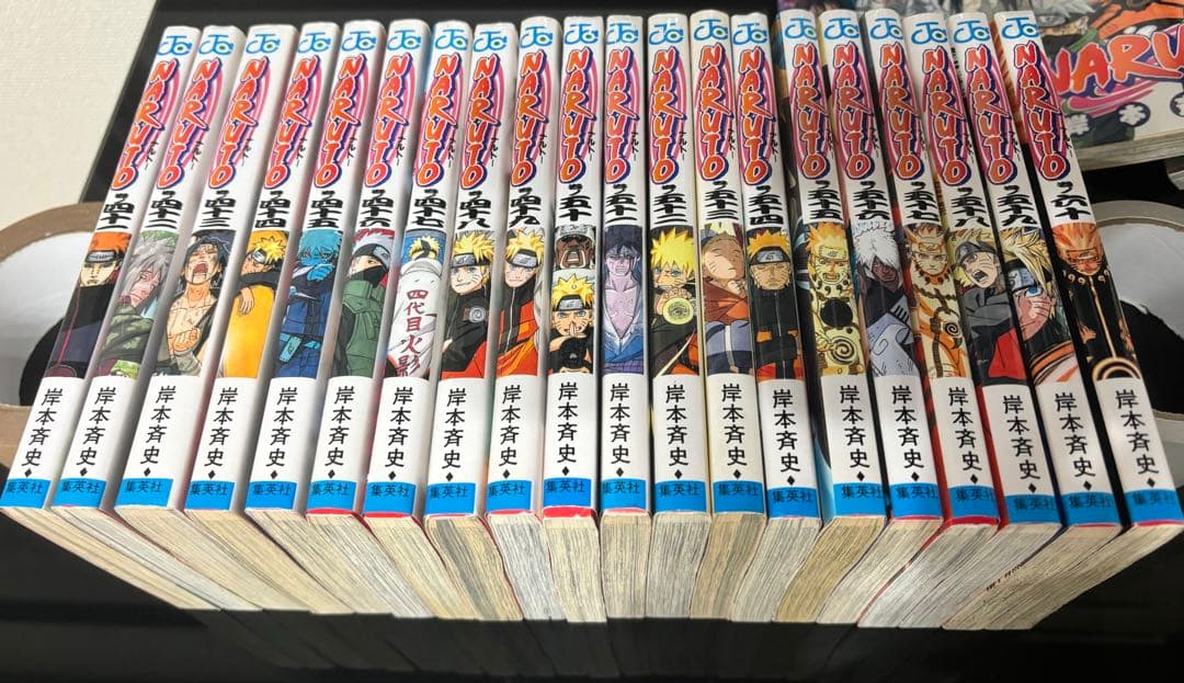 全72巻のNARUTOシリーズ(全巻初版)+おまけ(外伝)、良好な状態です。