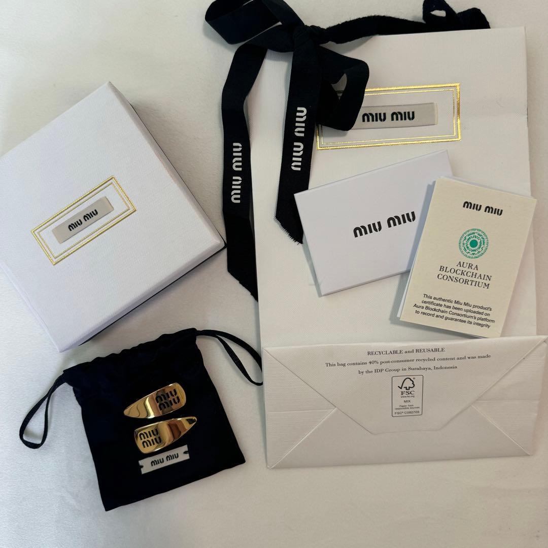 MIU MIU エナメルメタル ヘアクリップ