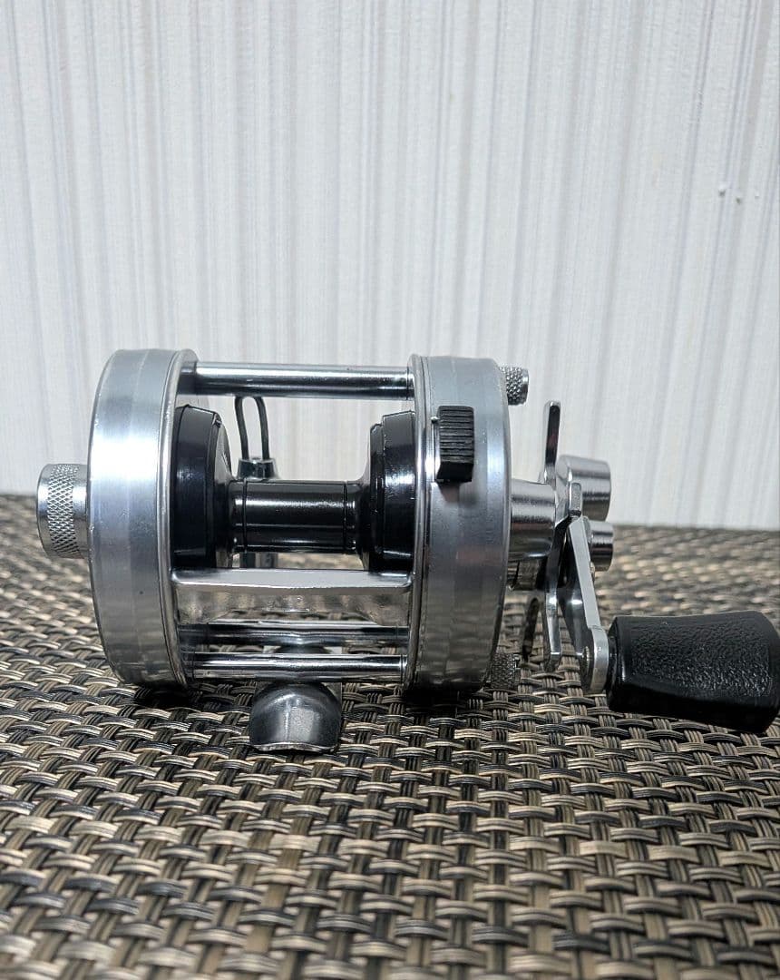 美品 ABU 2500c アブ 2500c アブガルシア 77/2