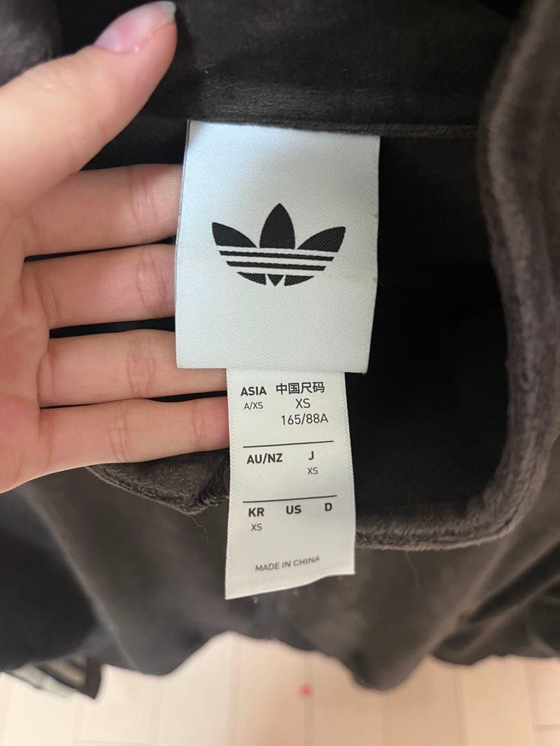 adidas トラックジャケット