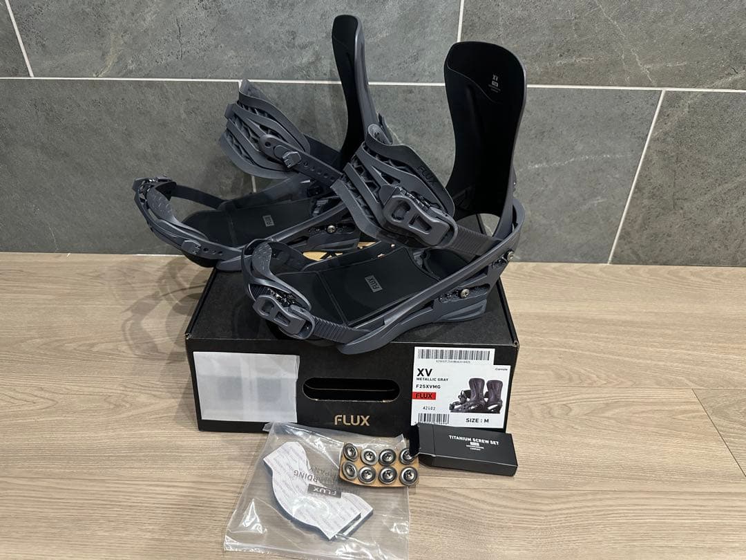 FLUX XV 25-26モデル　メタリックグレー M size 美品