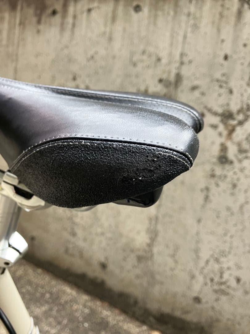 ARAYAツバメ自転車ライトベージュ色 シティサイクル 空気入れ(配送別)