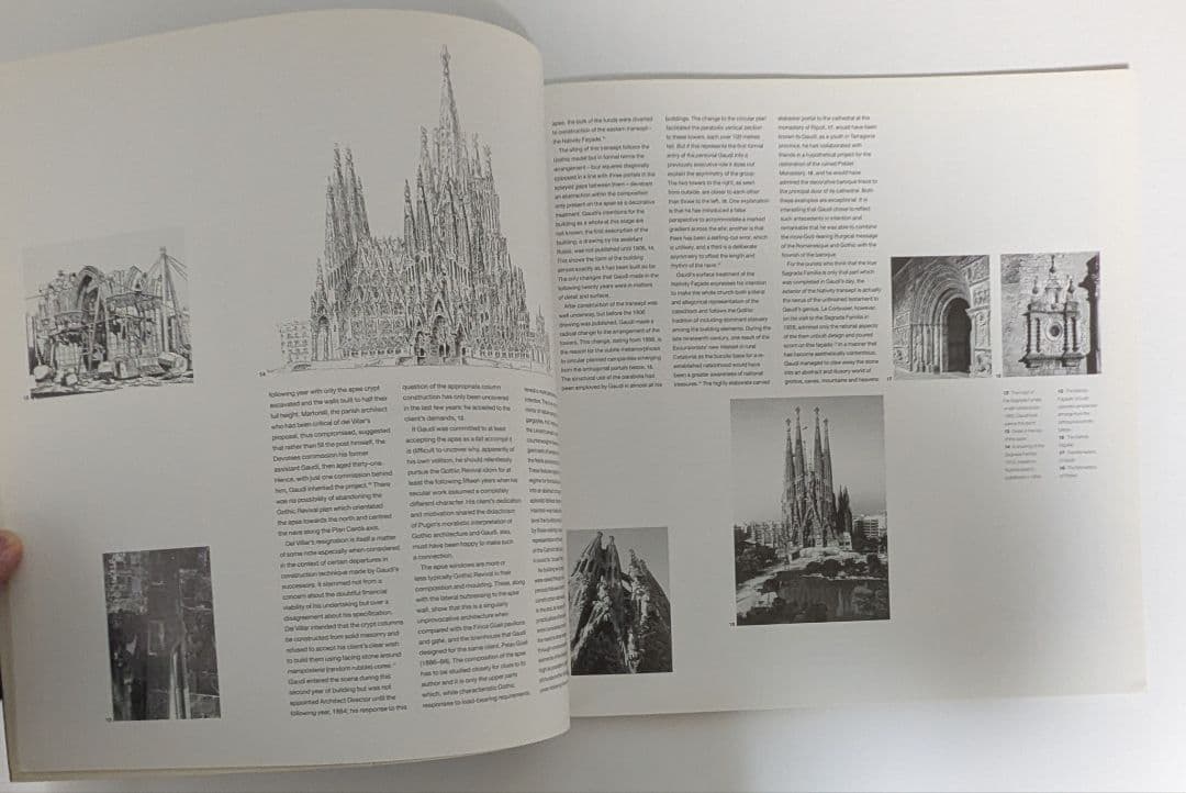 洋書　贖罪教会 サグラダ・ファミリア — アントニ・ガウディ