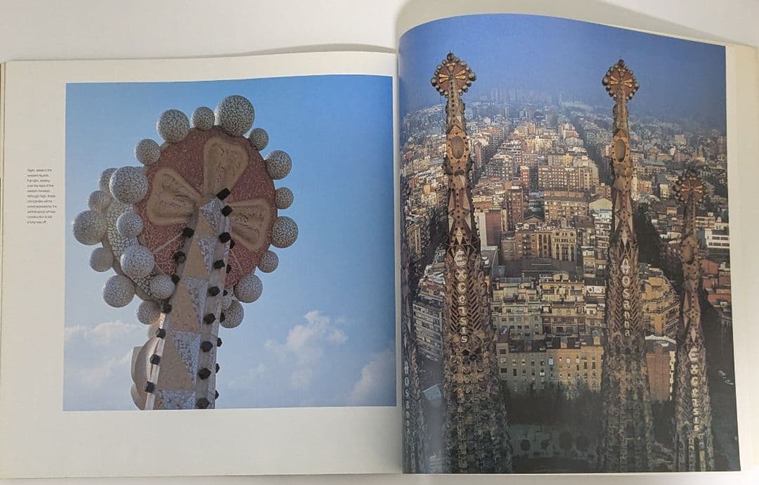 洋書　贖罪教会 サグラダ・ファミリア — アントニ・ガウディ