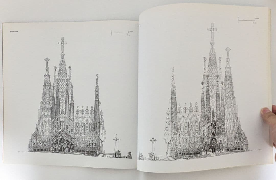 洋書　贖罪教会 サグラダ・ファミリア — アントニ・ガウディ