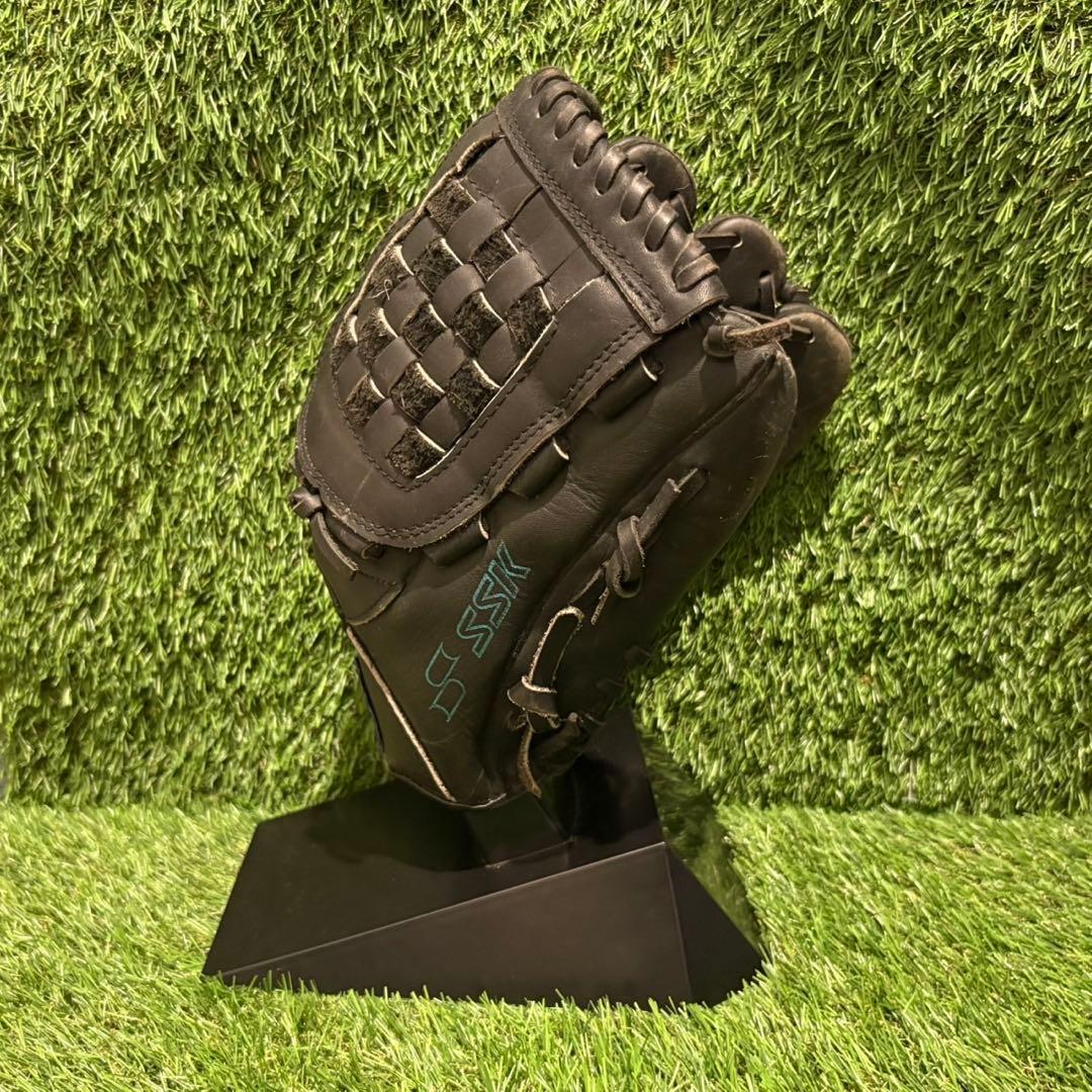 新品未使用　野球グラブ　グローブ　一般軟式大人用　内野手用　SSKリーグチャンプ