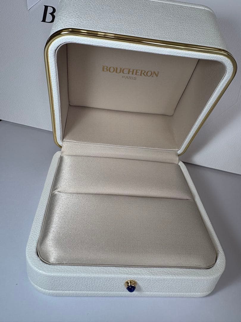 【美品】ブシュロン 空き箱 ジュエリーボックス　リボン付き紙袋2枚