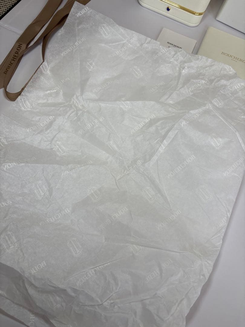 【美品】ブシュロン 空き箱 ジュエリーボックス　リボン付き紙袋2枚