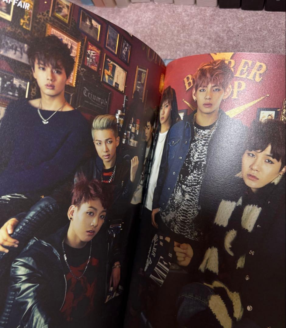 BTS アルバム　33枚　トレカ・ポストカード　49枚　纏め売り