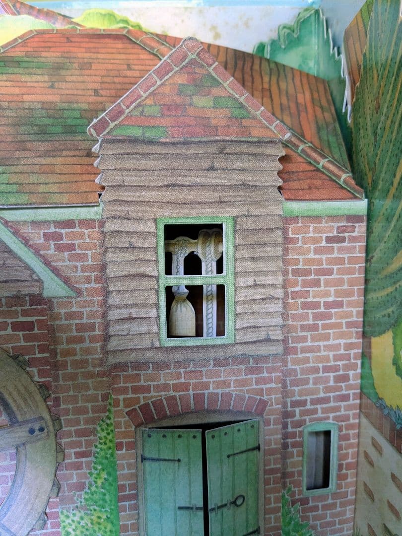 まるでドールハウスのよう♡紙で再現されたヴィクトリア朝のファームハウス　古書洋書