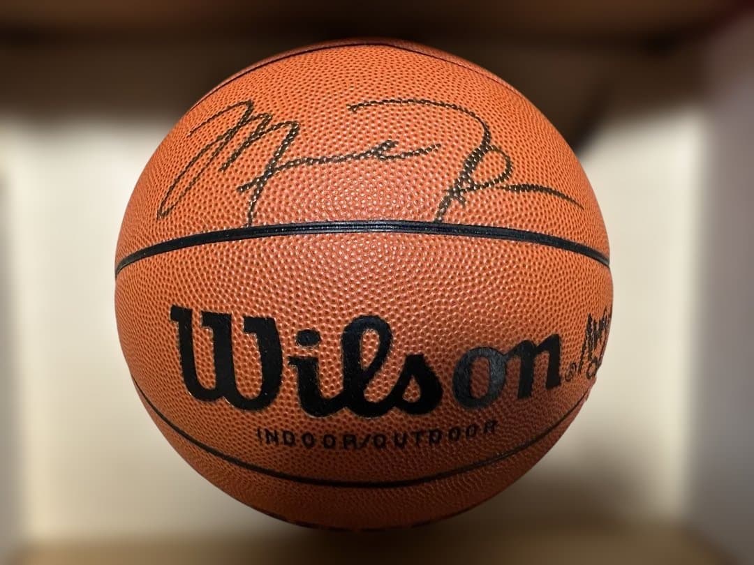 120%本物！格安！証明書・箱付！UDA ジョーダン サインボール しかも…