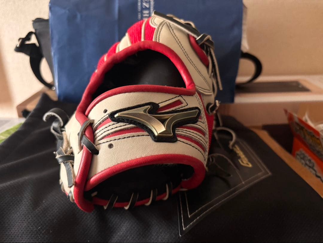 ミズノ 軟式グローブ 赤/白 右投げ用 外野手用イチローモデル 限定グローブ