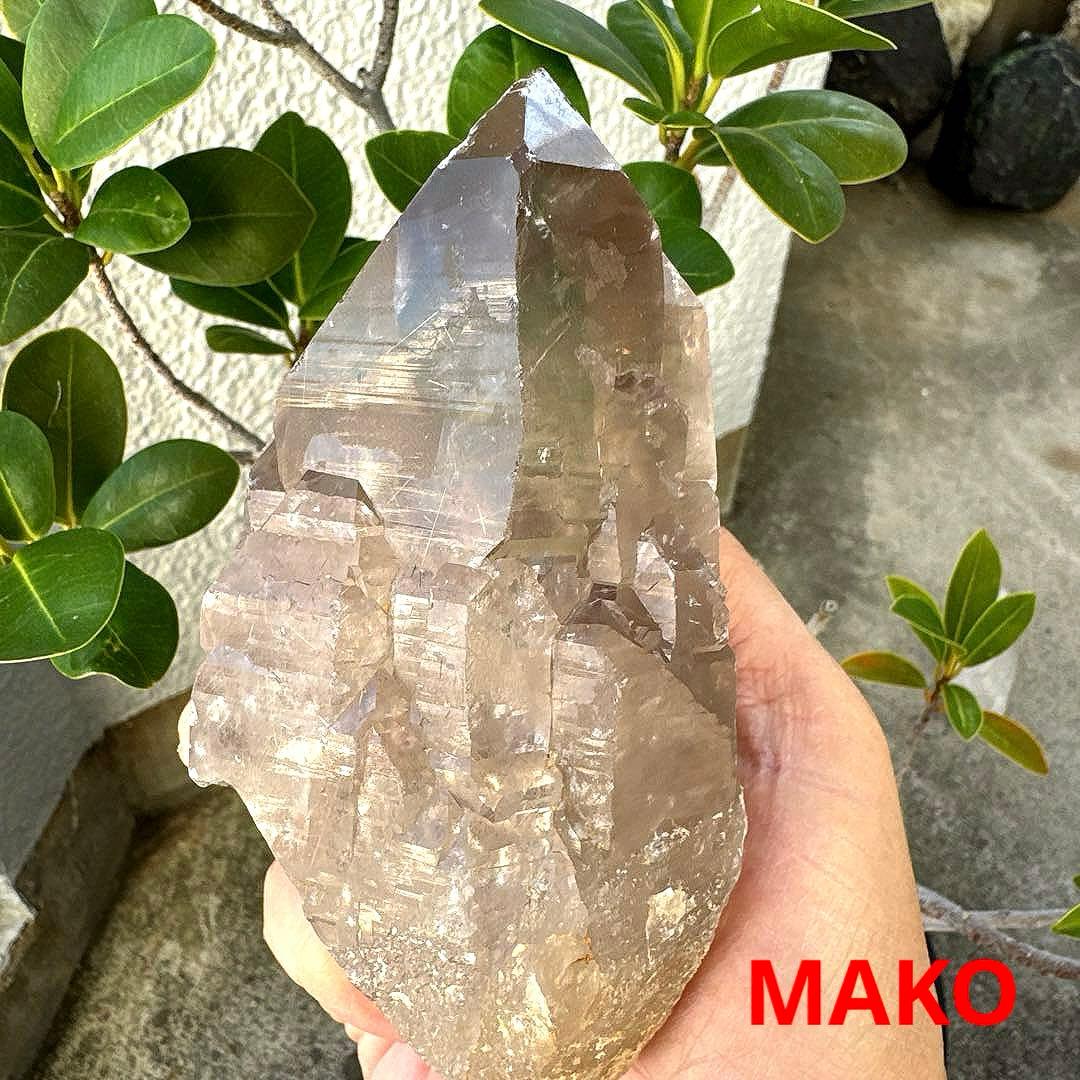 M1953☆スモーキールチルクォーツ原石686g☆カテドラル水晶☆天然石　原石