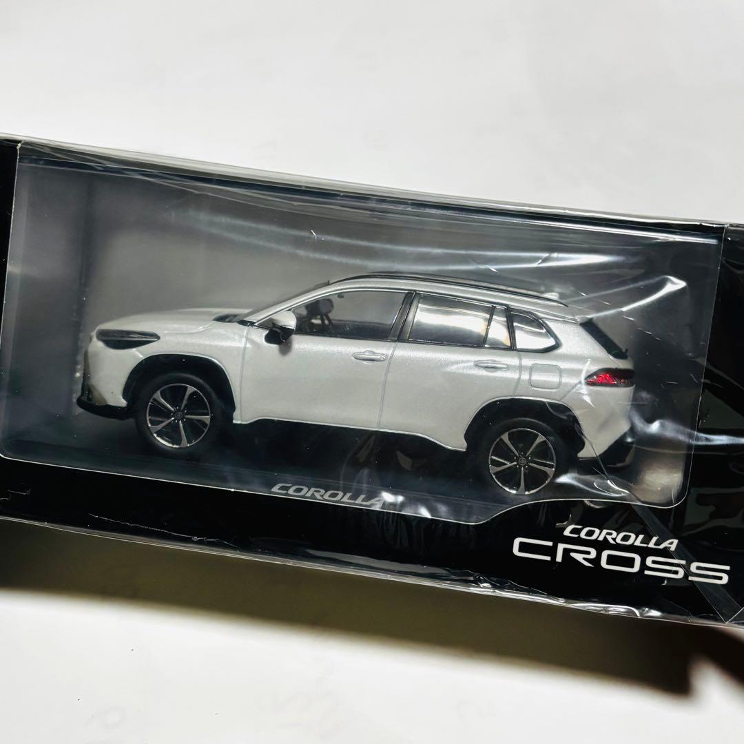 トヨタ カローラクロス 1/30 ミニカー ホワイトパール 未開封 （改良前）