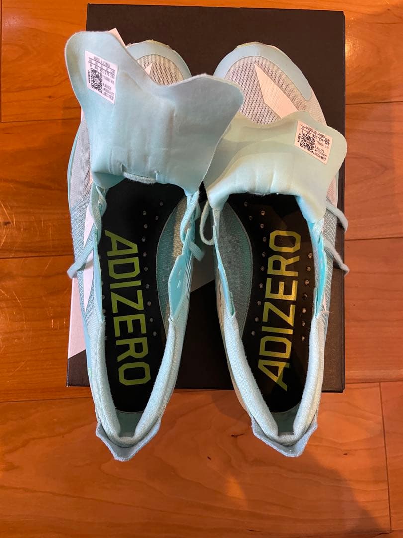 アディダス　フィネス　陸上　スパイク　アディゼロ