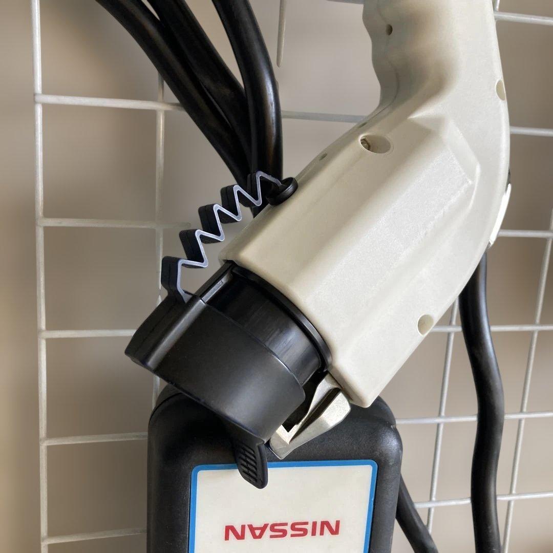 NISSAN 電気自動車　充電器