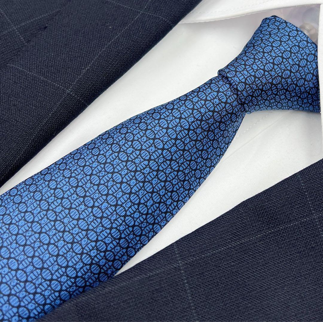 【美品】エルメス　ネクタイ　パターン柄　ブルー系　　　ハイブランド　高級シルク
