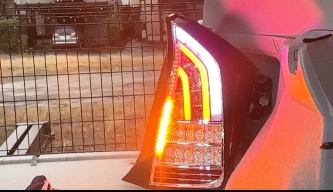 ZVW30 プリウス30 テールランプ　RGB
