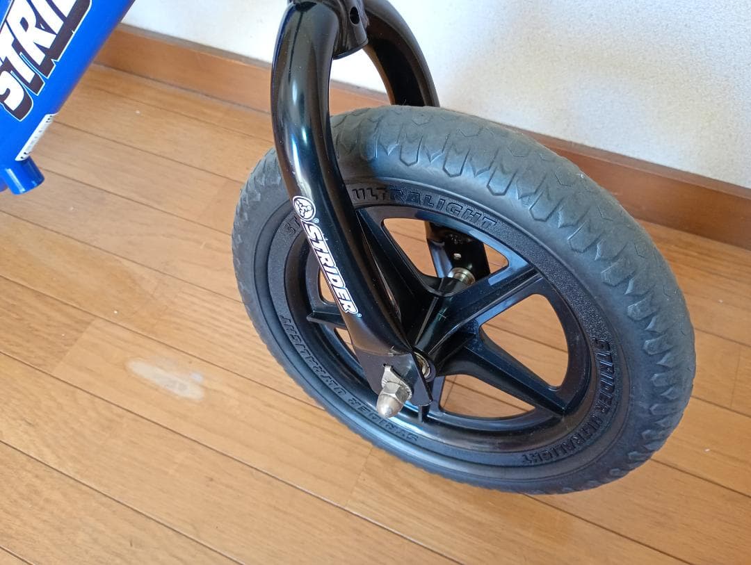 美品　STRIDER バランスバイク 12インチ ブルー