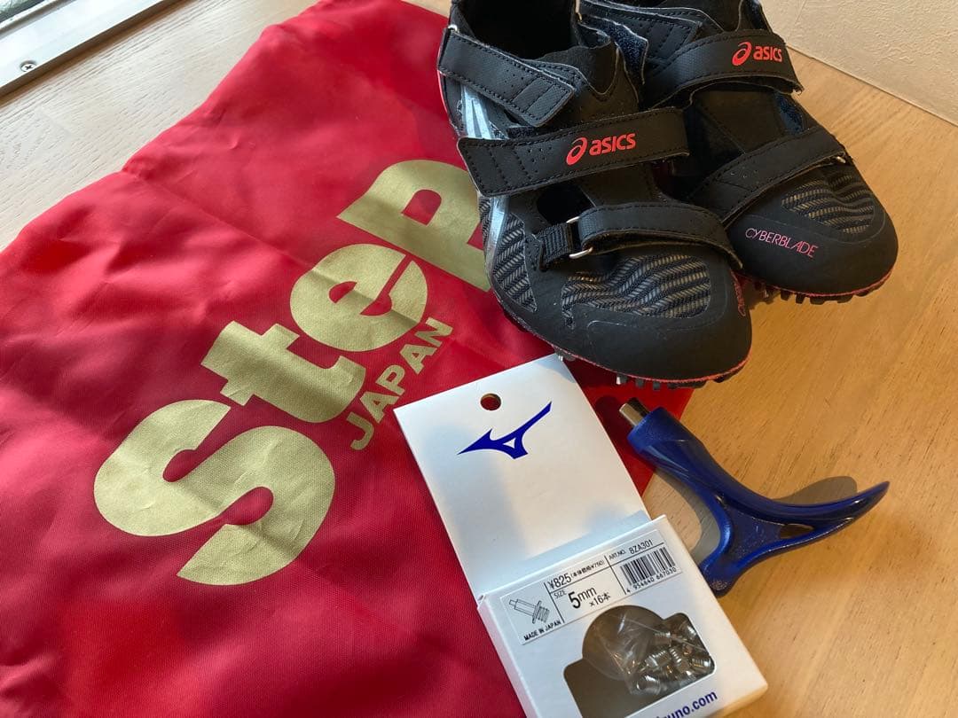 asics CYBERBLADE スパイク黒/ピンク23センチ未使用付属品付