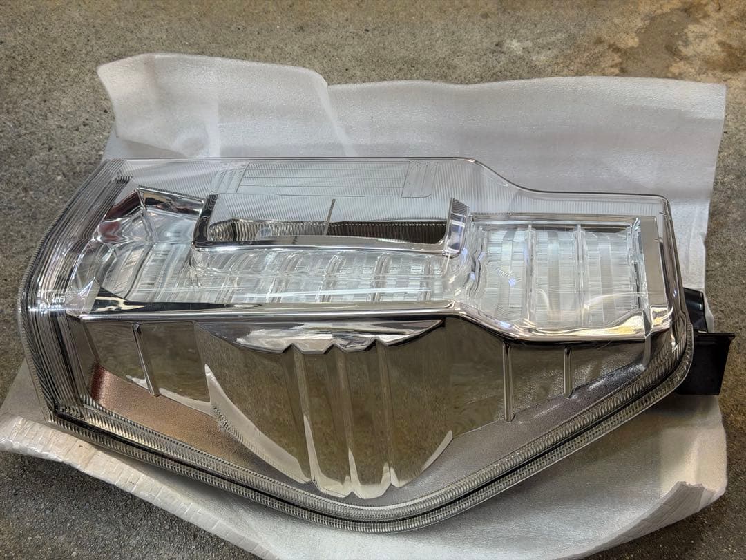 L375S タントカスタム 右テールランプ 美品.