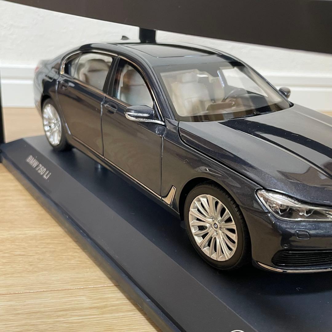 パラゴン 1/18  750Li グレー