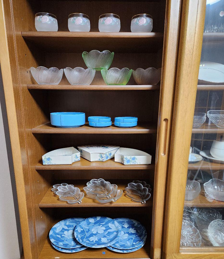 怪獣パンダ　食器棚2分割【大】食器類、ガラス.陶器【未使用品70品】