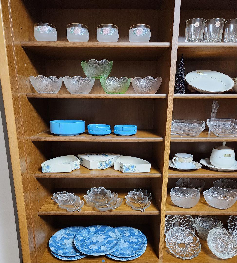 怪獣パンダ　食器棚2分割【大】食器類、ガラス.陶器【未使用品70品】