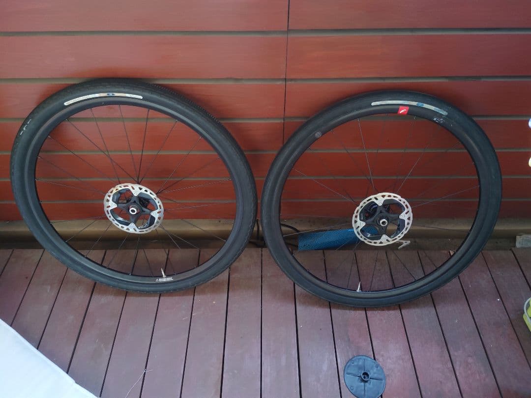 【ホイール】：フルクラム650b レーシング700DB グラベルキングタイヤ付き