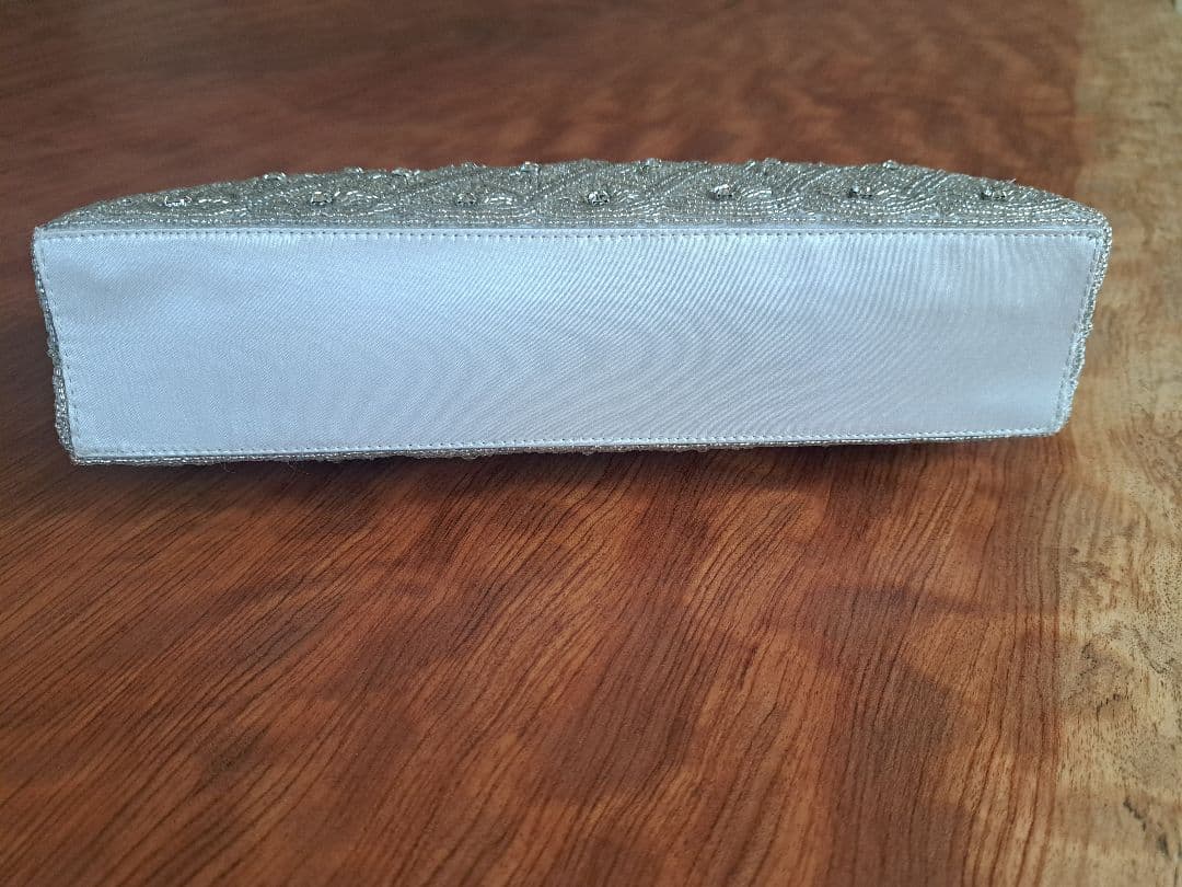 【美品】組曲 ビーズ刺繍クラッチバッグ