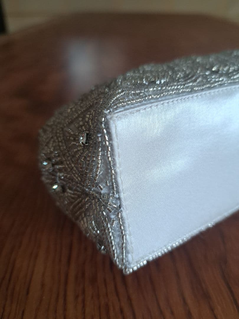 【美品】組曲 ビーズ刺繍クラッチバッグ