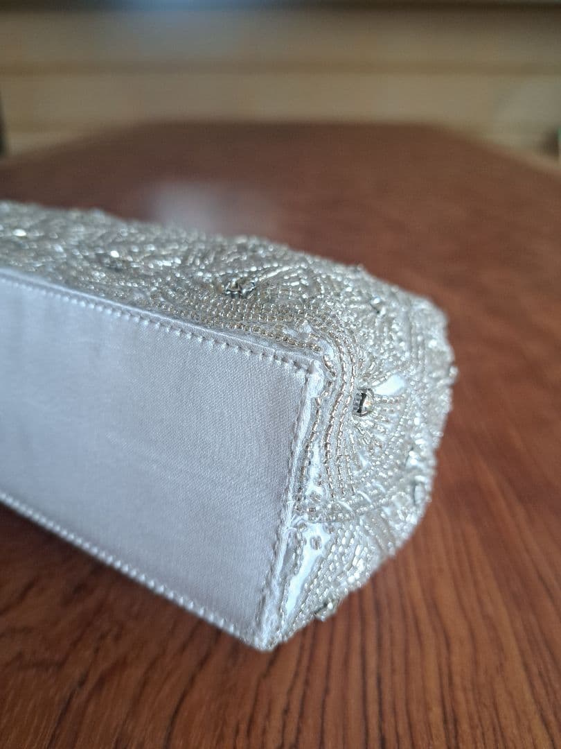 【美品】組曲 ビーズ刺繍クラッチバッグ