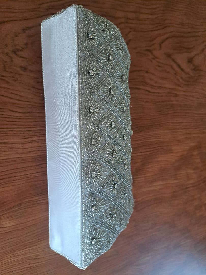 【美品】組曲 ビーズ刺繍クラッチバッグ