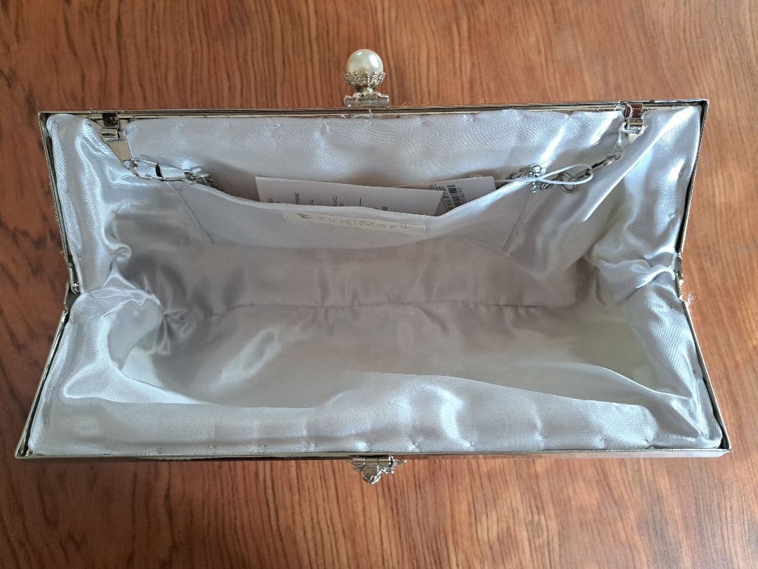 【美品】組曲 ビーズ刺繍クラッチバッグ