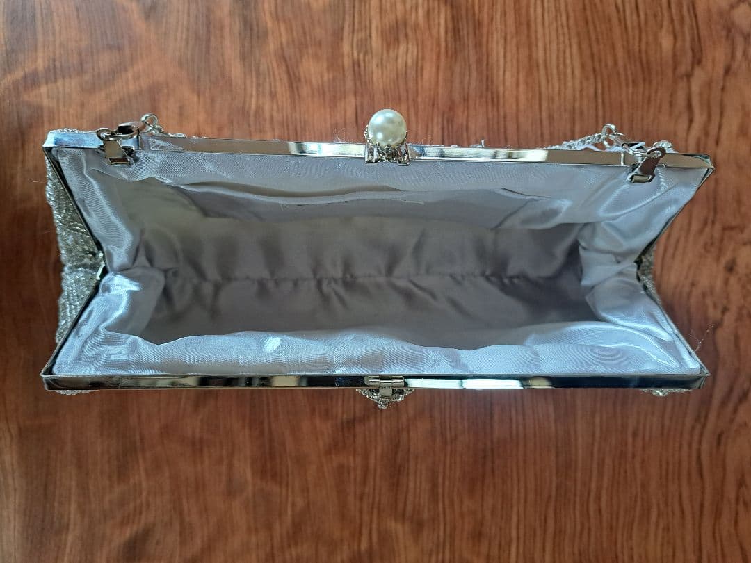 【美品】組曲 ビーズ刺繍クラッチバッグ