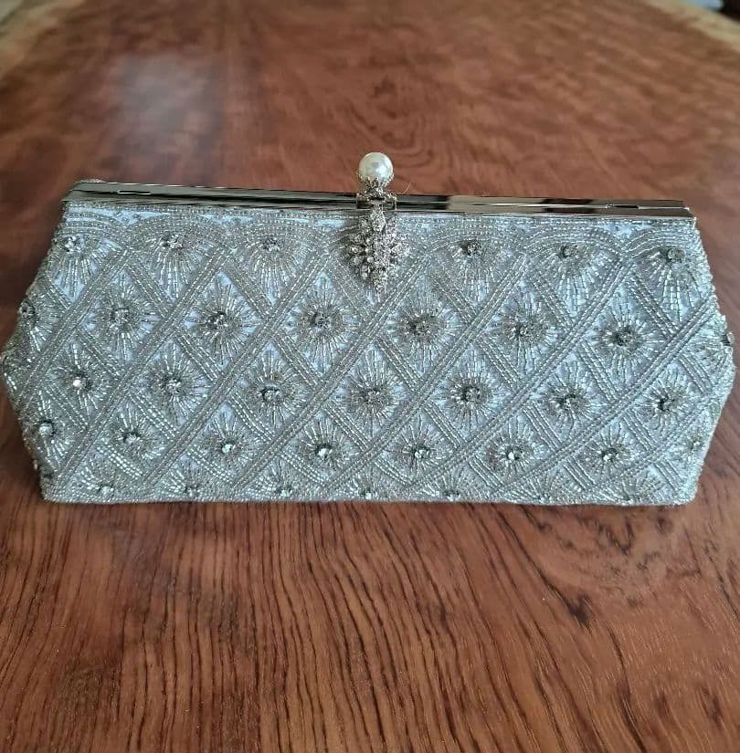 【美品】組曲 ビーズ刺繍クラッチバッグ