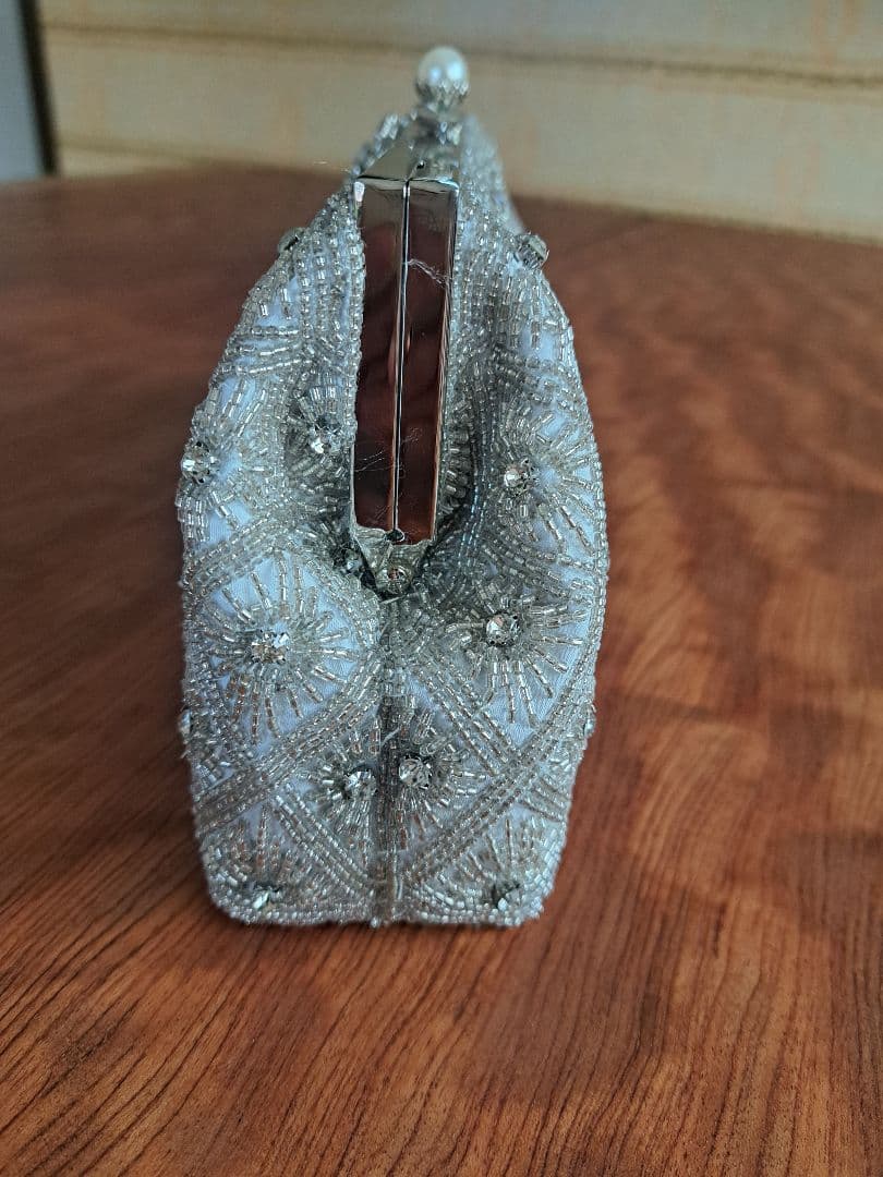 【美品】組曲 ビーズ刺繍クラッチバッグ