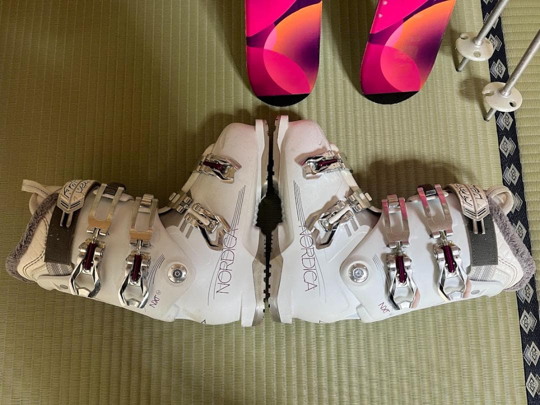 ヘッドスキー板とノルディカスキー靴・ストックのセット