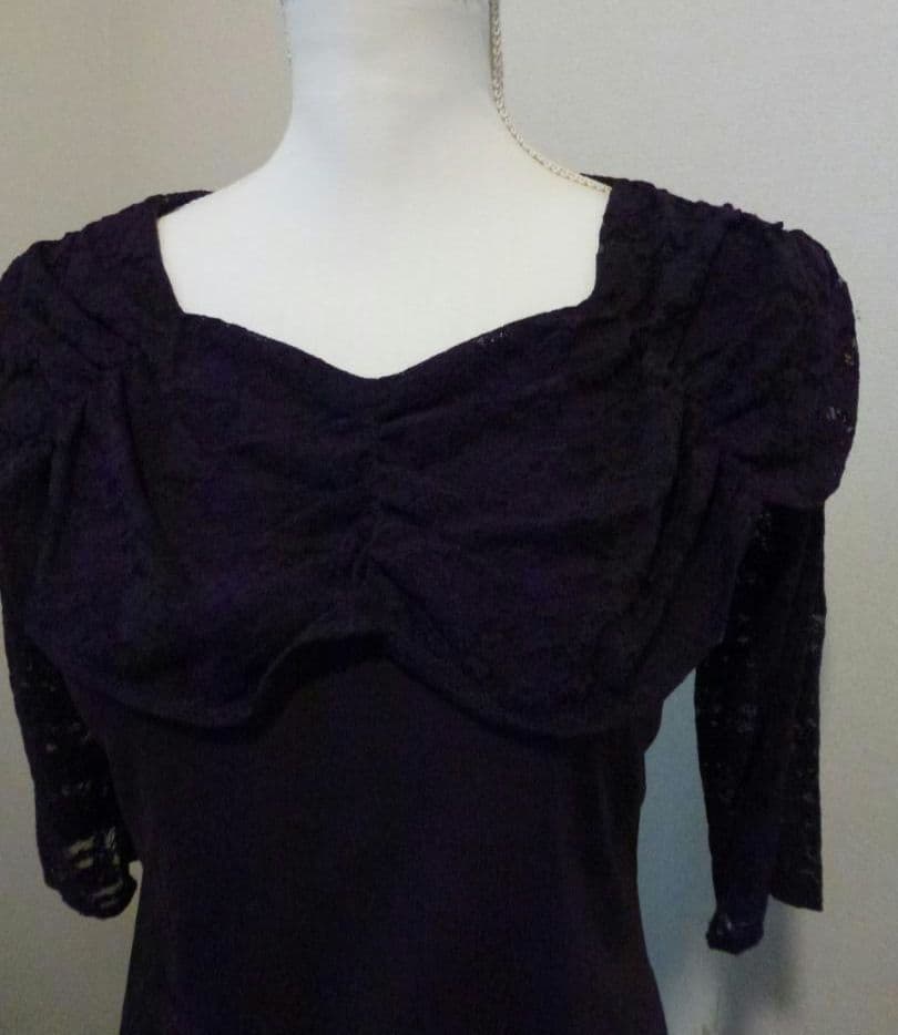 紫のレース装飾付　トップス