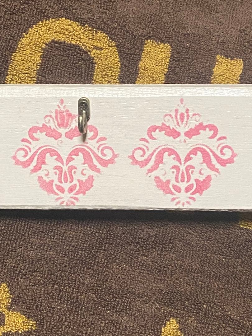 ロココ♦️アンティークエンブレム４連 ハンガーラック♦️百合紋章♦️高級 桐材♦️未使用