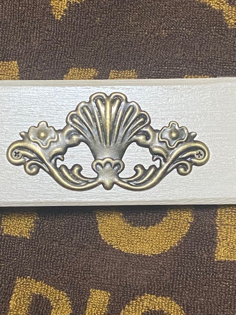 ロココ♦️アンティークエンブレム４連 ハンガーラック♦️百合紋章♦️高級 桐材♦️未使用