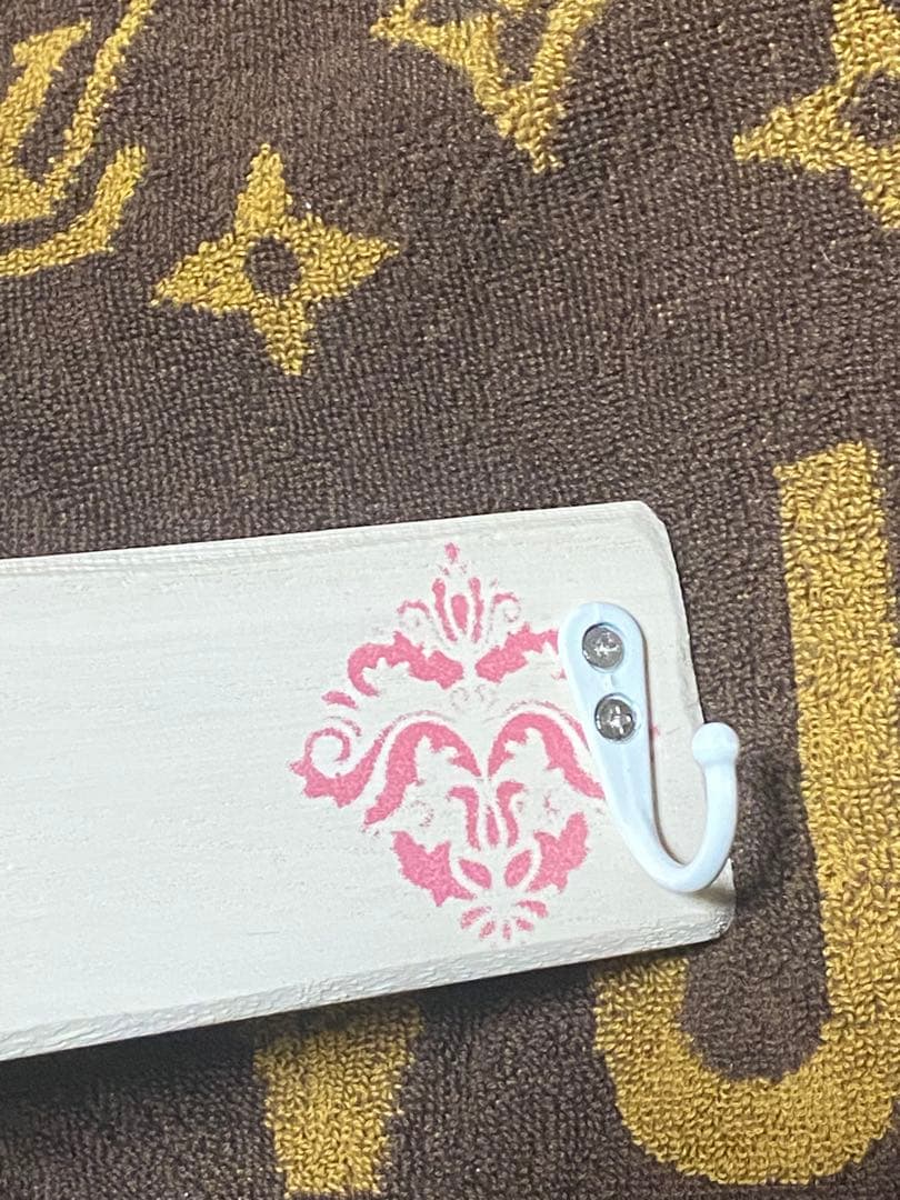 ロココ♦️アンティークエンブレム４連 ハンガーラック♦️百合紋章♦️高級 桐材♦️未使用