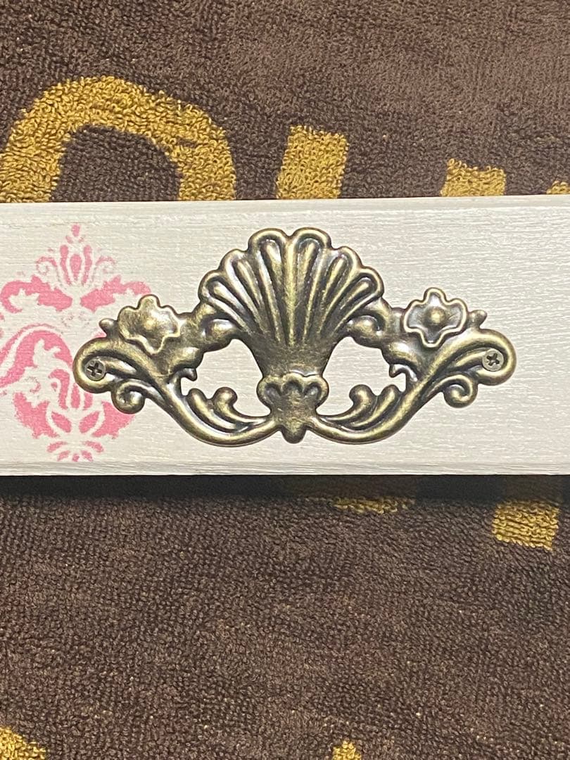 ロココ♦️アンティークエンブレム４連 ハンガーラック♦️百合紋章♦️高級 桐材♦️未使用